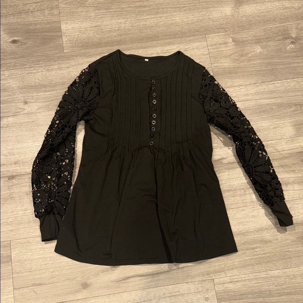 Elegant Black buttoned Lace Sleeve Top blouse size medium